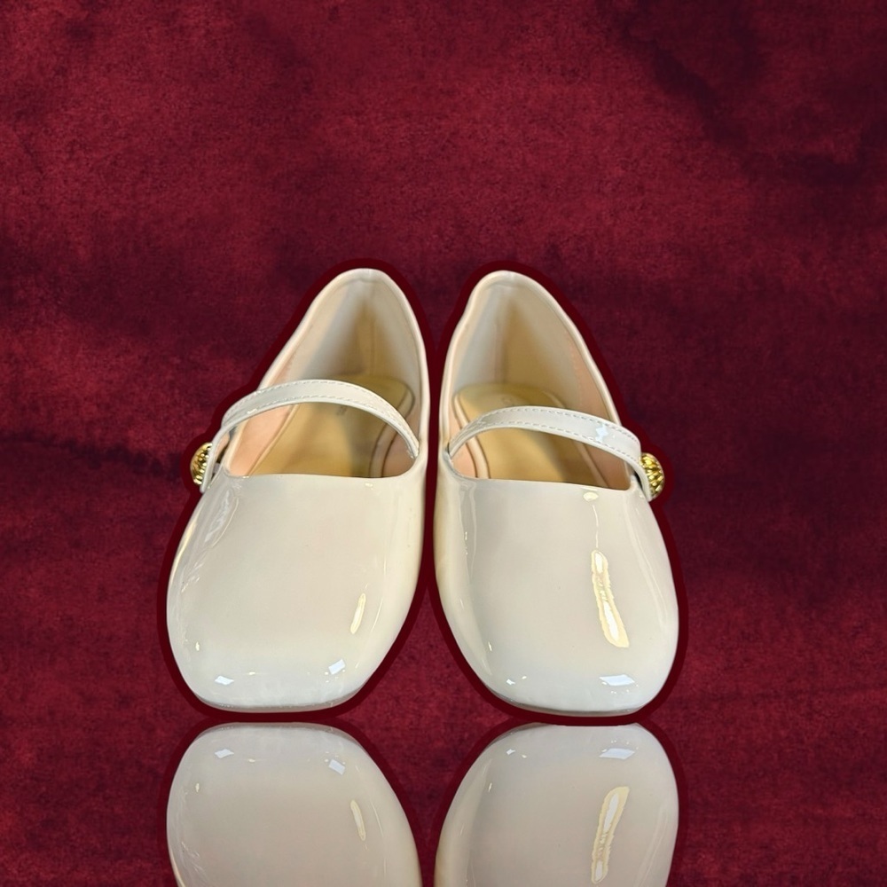 NWOT C. Paravano Cream Patent Square-Toe Mary Jane Flats with Gold Buttons Sz 41 - Picture 16 of 16